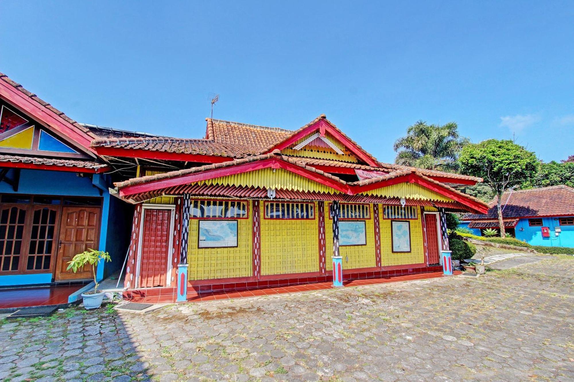 Hotel OYO 91644 Loka Hause Salatiga Exterior foto