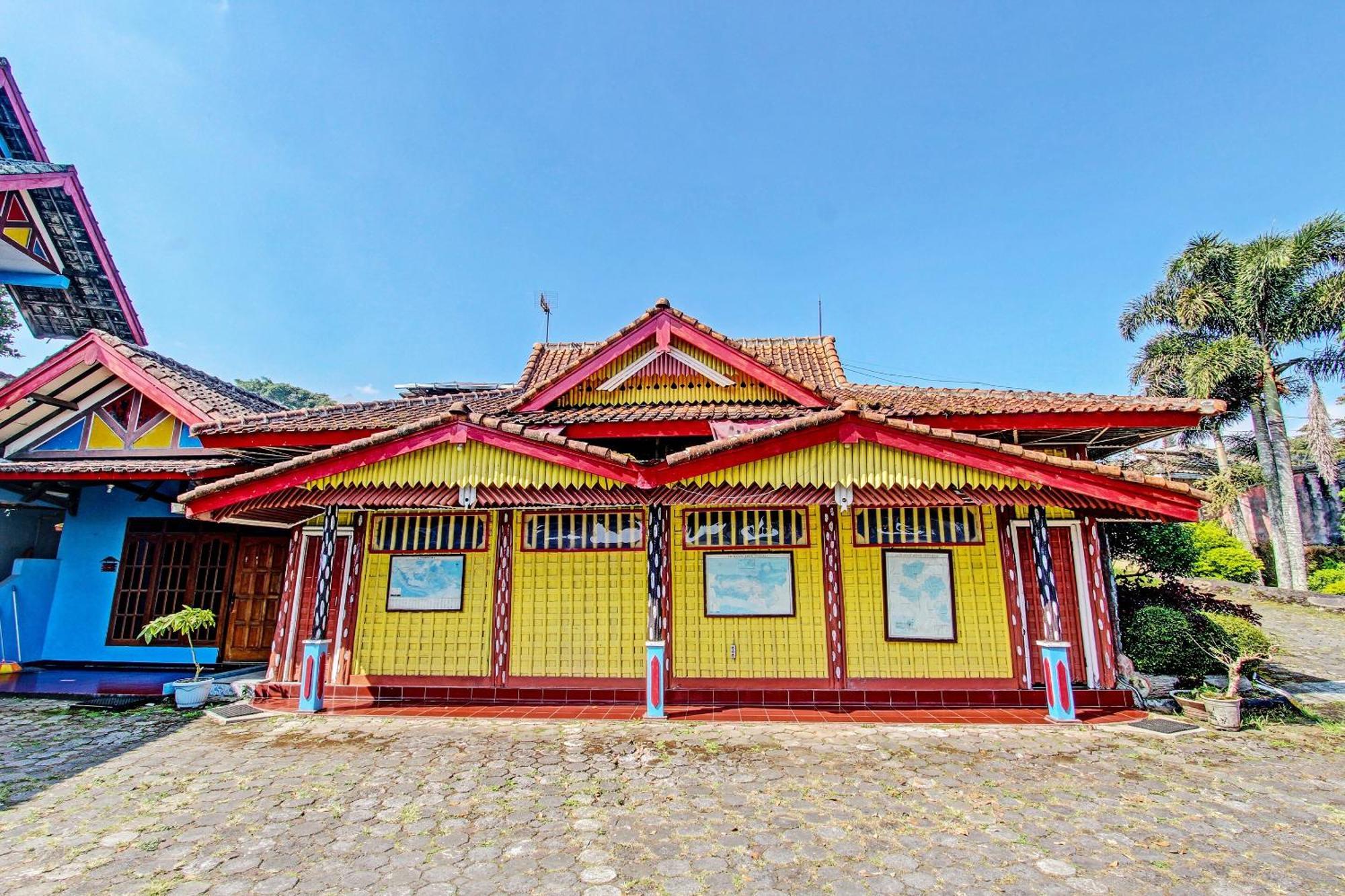 Hotel OYO 91644 Loka Hause Salatiga Exterior foto