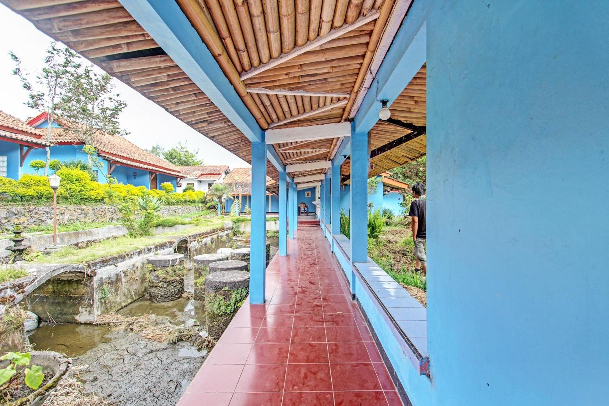 Hotel OYO 91644 Loka Hause Salatiga Exterior foto